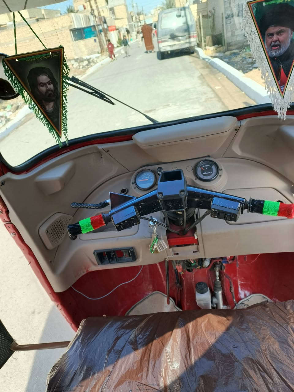 تكتك فقط شاصي 18 كلهه امحدثه 21 اوراق كامله مكينه 21 اتخبل كشر نضيف تعمير الدوس السعر 5/250 وبيهه مجال قليل
***********
