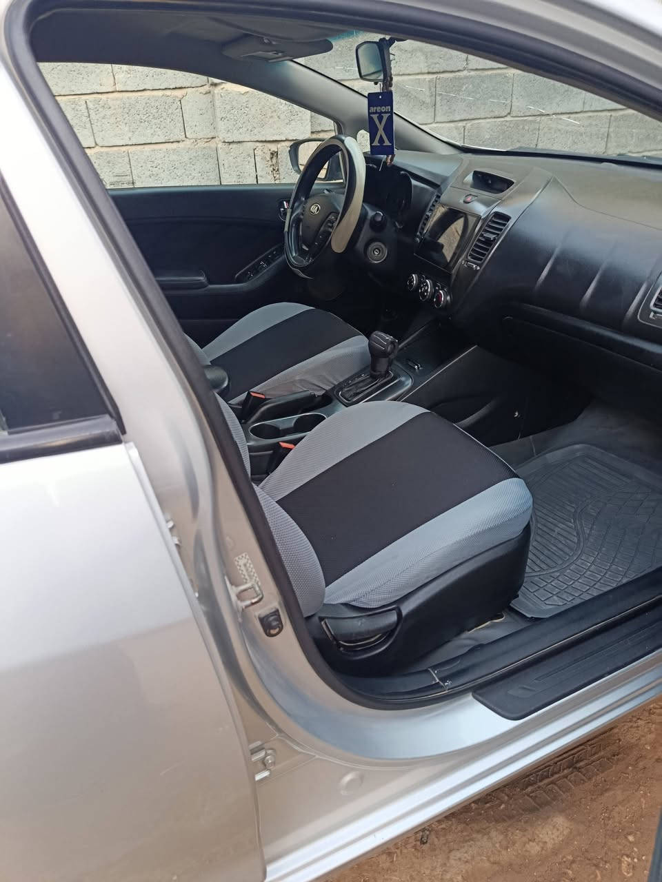 كيا فورتي ٢٠١٦ وارد امريكي .مكينه ٢٠٠٠دوش بدون صبغ ليبل واحد فقط قبق الجنطه بارد رقم كربلاء . جاهزه مكينه مامفتوحه . كير. حداديه .تبريد . كلهه جاهزه . السعر ١١٦$ مكان السياره كربلاء . للاتصال. ***********٥
