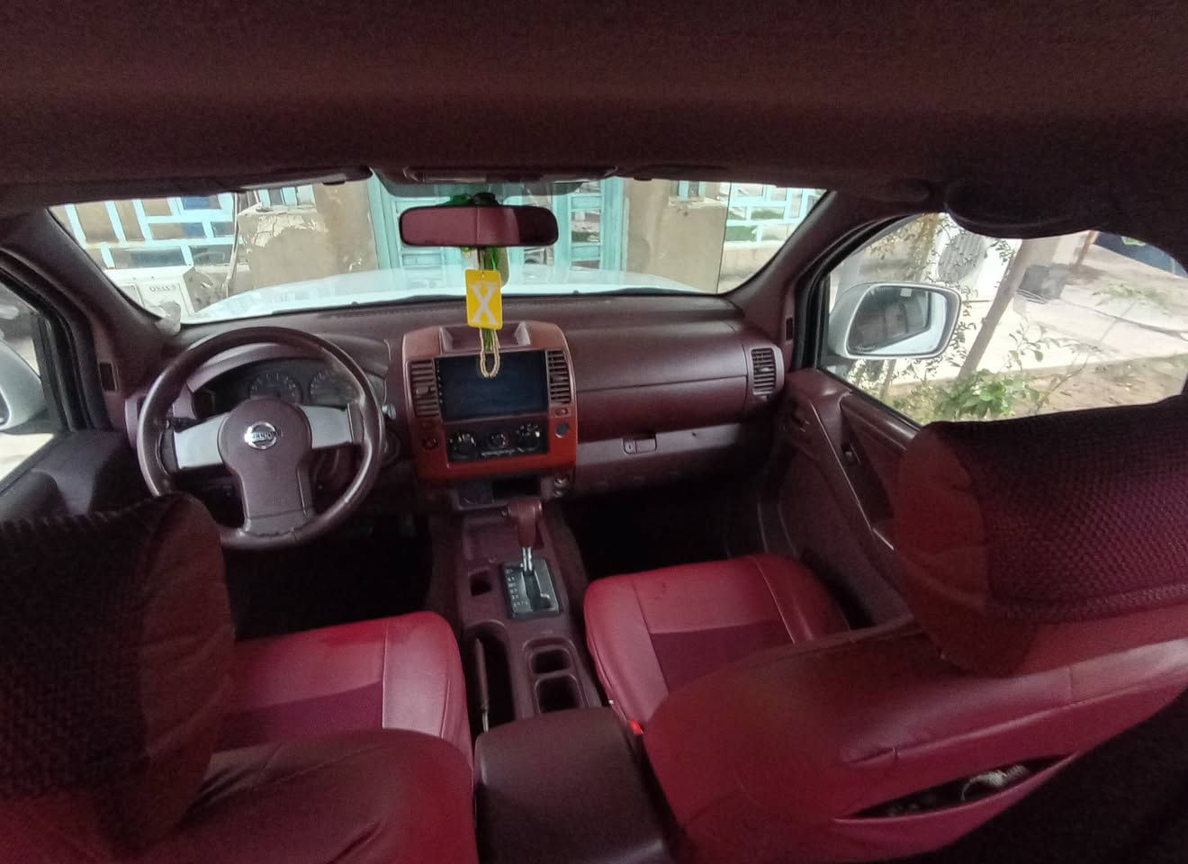 🔥 للبيع: نيسان نيفارا بيك أب موديل 2013 🔥

سيارة نظيفة جداً وأحلى من الصور، جاهزة للاستعمال وما تحتاج أي صرف.
محافظ عليها وحالتها ممتازة.

المواصفات: • مكينة قوية ونظيفة
• حدادية
• كشر
• تبريد ممتاز جداً
• سونار (موضح في الصور)
• التايرات بحالة جيدة

📄 رقم محافظة واسط وباسمي – تحويل مباشر
📅 السنوية سارية لغاية: 24 / 8 / 2027

📍 مكان السيارة: محافظة واسط – قضاء الصويرة

💰 السعر: 125 ويوجد مجال بسيط للجادين فقط.

📞 للتواصل: 0772 646 1886
