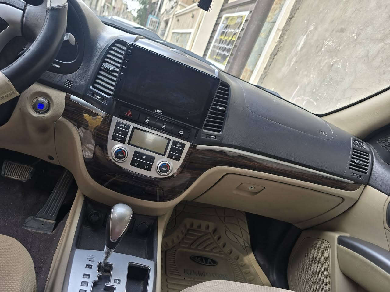 السلام عليكم سنتافيا ٢٠١٢ محرك ٦ مفتوح  سبعة راكب بصمة التحكم جهتين  بيهة قطعتين طبغ كما موضح بالصور
السعر ١٤٠  مكاني بغداد


**إذا كنت صاحب هذا الإعلان وتريد حذفه لأي سبب، رجاءا أرسل رسالة إلى الدعم الفني**