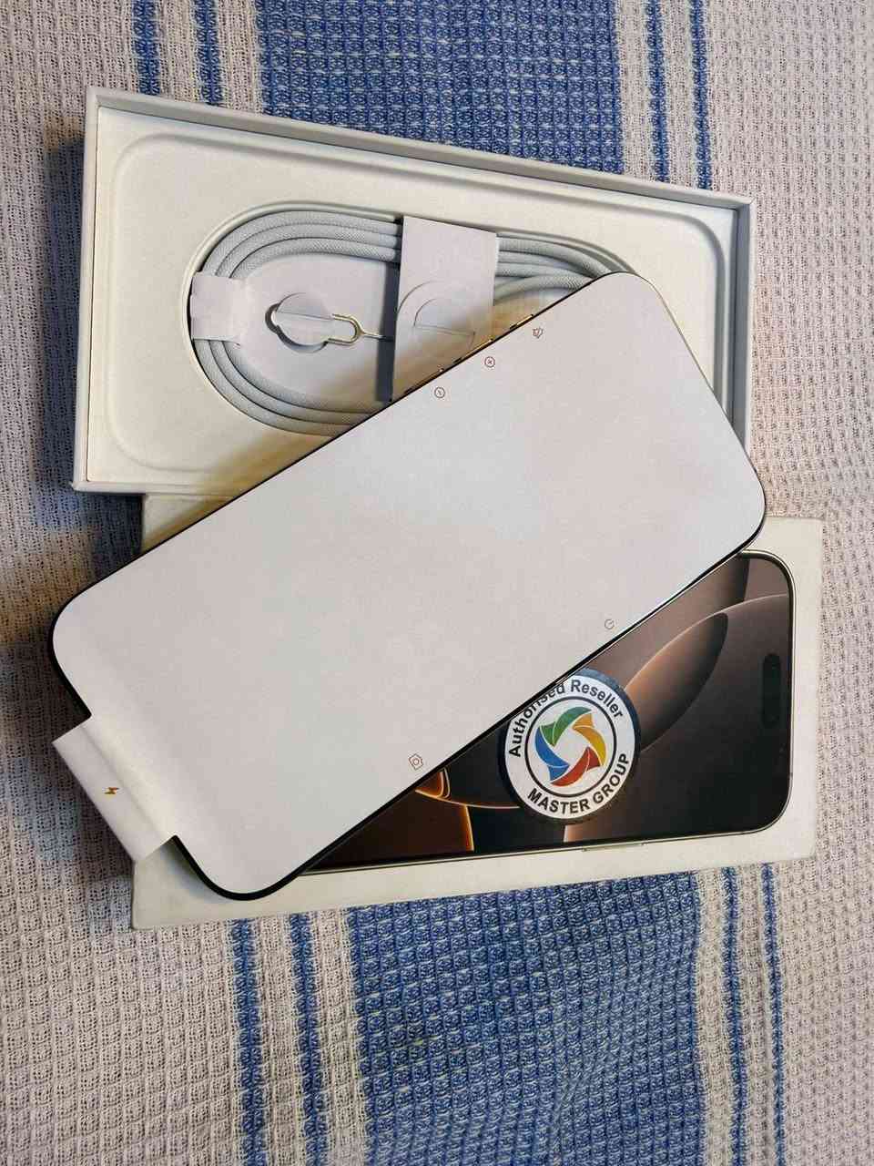 16 برو ماكس
ذاكرة 256 
بطارية 100 
عدد دورات الشحن 58 
ماستر 
كامل ملحقات 
العنوان المنصور 
***********
السعر 1500 وبي مجال بسيط
