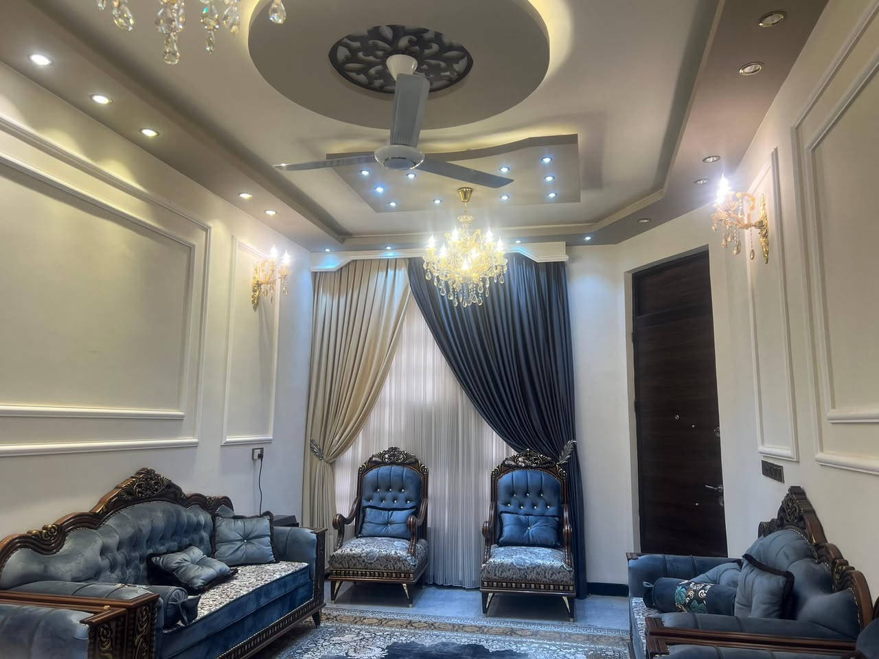 للبيع 
دار سكن طابقين 3 غرف نوم بيت فول
  المكان في ناحية الصقلاويه خلف مدرسة الظاهر مدخل مركز الناحية 
اسم المنطقة حي الشهداء الاولى 
الشارع مبلط ومتوفر كافة الخدمات 
  12م تبليط    
المساحة ٢٠٠   ٢٥x٨ 
السعر 142 مليون وقابل للتفاوض 
للاستفسار مراجعة مكتب حاتم للعقار مقابيل محكمة تحقيق الفلوجة الجديدة او الاتصال ***********
