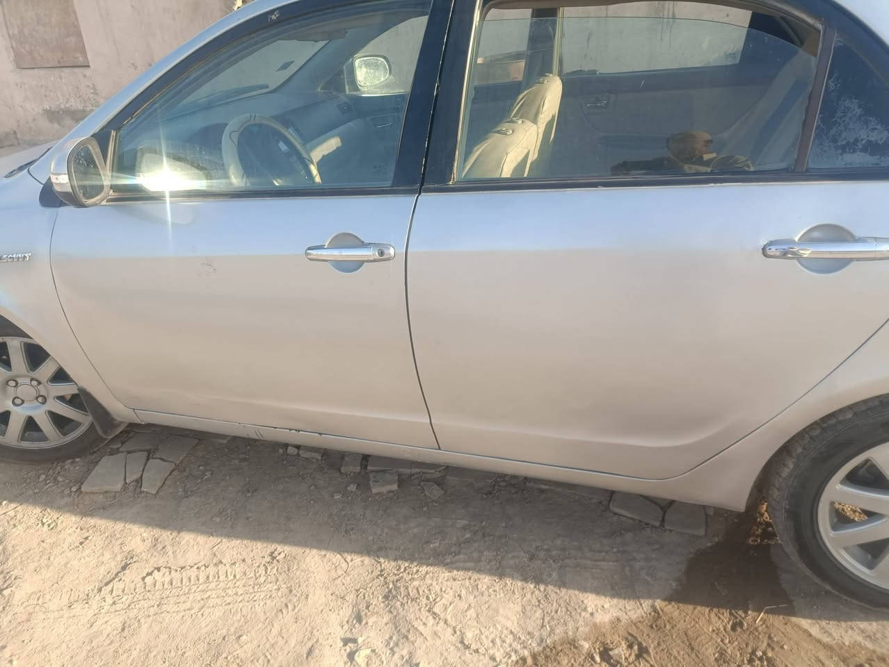 جيلي موبل 13 رقم نجف بأسمي في بابل سعرها 40 وبيها مجال رقم الهاتف ***********
