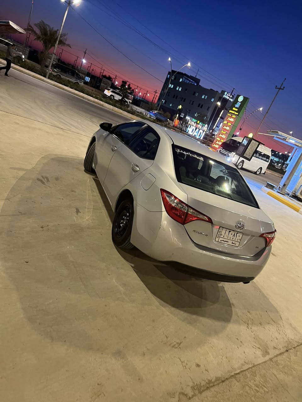 السلام عليكم كورلا 2015 للبيع السعر 120 سياره جاهزه من كل النواحي كير مكينه حداديه 100/100سياره كفاله عدا قطه وحده الجاملغ الخلفي صبغ  مكان السياره كوت شارع النسيج *********** رقم واسط مداور ثاني يوم
