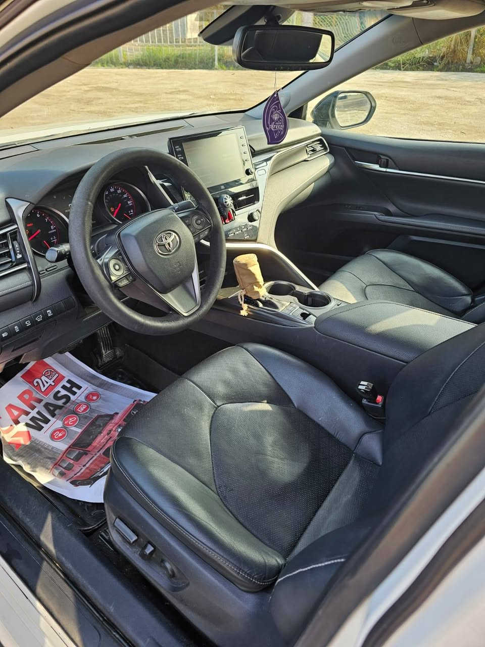 للبيع: تويوتا كامري 2023 XSE V6
فول مواصفات 6 سلندر بارنوما فتحة سقف 
--- تفاصيل السيارة:
ماشية فقط 52 ميل 
فول مواصفات + داتاشوو (فتحة سقف بانوراما)
سقف اسود بلادي 
حادث جامغ الامامي  وباب السائق وشبرين من تكمة   وجاملغ الخلفي صفحة سائق ربع تعديل بارد ايربك بارده طاك فقط  استرين ودشبول سليم البجم والخلف كبس 
---
 مواصفات تويوتا كامري 2022  XSE V6 – المواصفات الكاملة:

 المحرك والأداء:
محرك V6 سعة 3.5 لتر
قوة 301 حصان
قير أوتوماتيك 8 سرعات
كاميرا 360 درجة 4 كاميرا 
تبديل سرعات من المقود (Paddle Shifters)
الون ابيض صدفي 
نمط قيادة سبورت  + عادي + اقتصادي
 الراحة والداخلية:
مقاعد جلد رياضية
مقاعد أمامية كهربائية مع ذاكرة
تبريد وتسخين للمقاعد الأمامية
شاشة كبيرة وسطية تعمل باللمس
شاشة عدادات رقمية
نظام صوتي JBL فاخرة
تحكم كامل من المقود
شحن لاسلكي للموبايل
إنارة داخلية محيطية LED
تشغيل بصمة + دخول ذكي
 السلامة والتقنيات:
كاميرا خلفية + حساسات أمامية وخلفية
نظام تثبيت السرعة الذكي (رادار)
تحذير مغادرة المسار
مساعد البقاء في المسار
نظام النقطة العمياء
نظام المكابح التلقائي للطوارئ
وسائد هوائية كاملة
نظام مراقبة ضغط الإطارات (TPMS)
 الخارجية:
تصميم رياضي هجومي
جنوط ألمنيوم مقاس 19 إنش
أنوار أمامية وخلفية LED
فتحات تهوية أمامية
مخرجين عادم مزدوجين 
سيارة مواصفات واحد على واحد فول ماعدها داخل احمر واسترين هيتر 
---السعر مناسب 223 
***********
***********
العنوان الموصل
