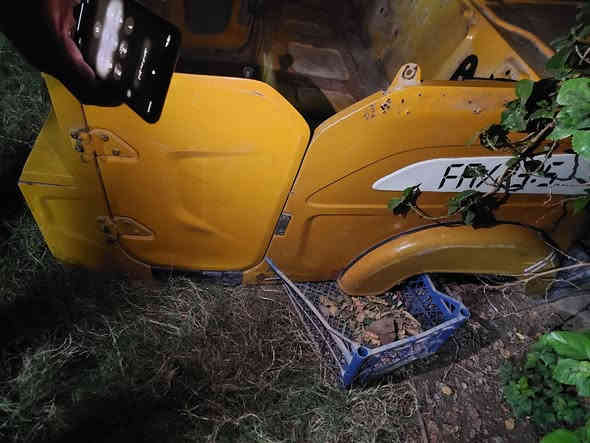 سلام عليكم بدي تكتك موديل 2021 حتة بيبان وياء سعرة 700 و بي مجال مكاني شعلة رقم هاتف *********** و شكراا 🫶  شباب الي ما يعجبة لا يعلق ترة يسمع كلام من حلو مني و شكراا
