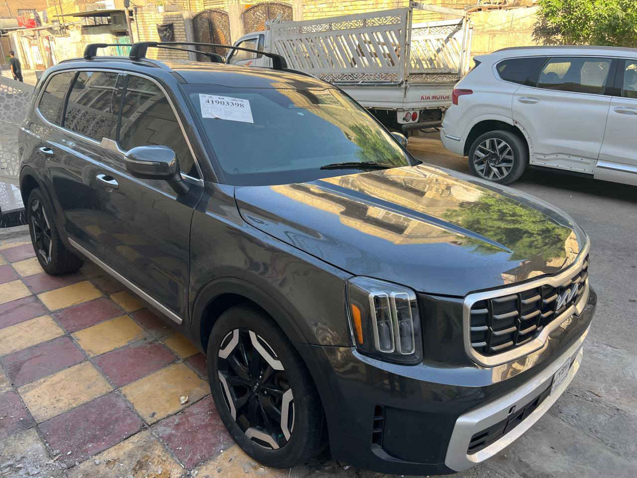 سلام عليكم كيا تلوريد 2023 وارد امريكي بيه بنيد وباب فقط ماشية ٢٥ الف اني مستورد سيارة جديدة مكينه ٦ سلندر سبعه راكب ٣ قطع تبريد كشن منفصل السعر ٢٣٨    تراهم مراوس  *********** بدون راقم
