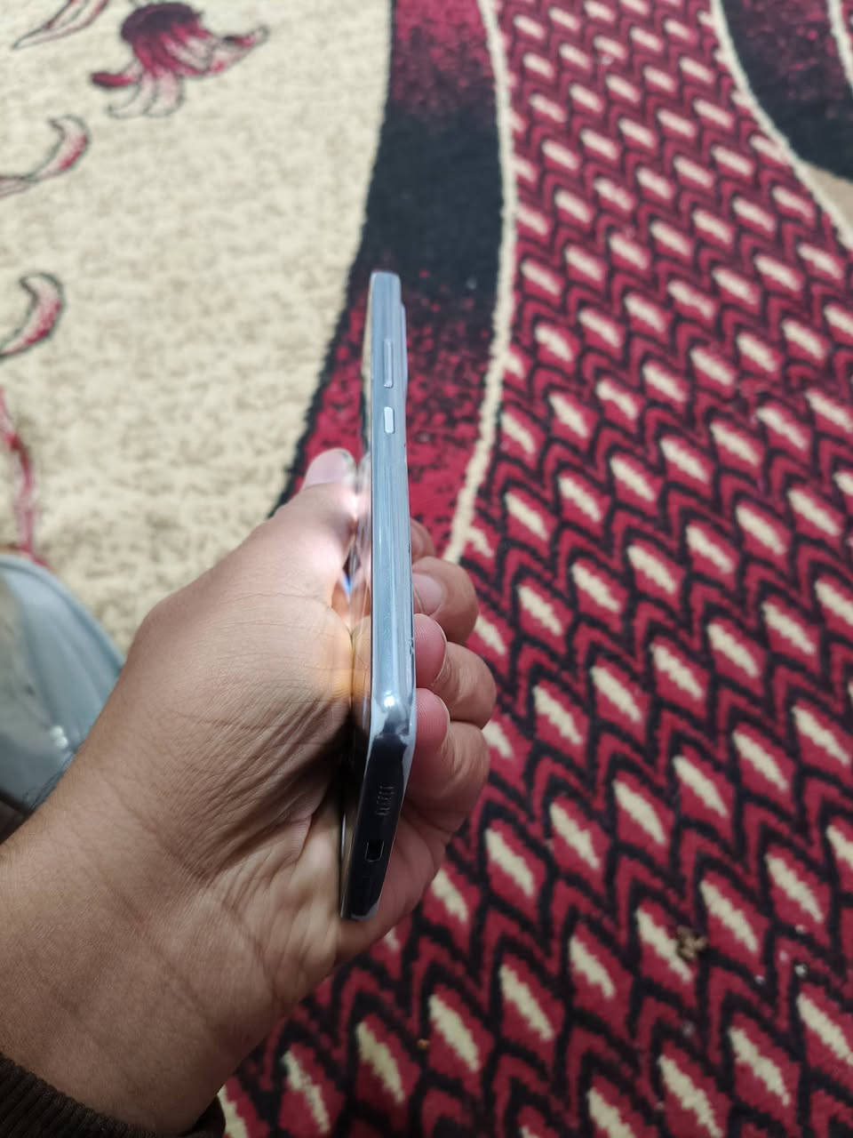 كلكسي A53 5g ذاكرة 256 رام 16 مكفول من الفتح بي ذني الشخوط الي بالضهر والشاصي الحواف مالته من ورة الكفر بدون ملحقات سعرة 160 وبي مجال قليل اي استفسار ***********
