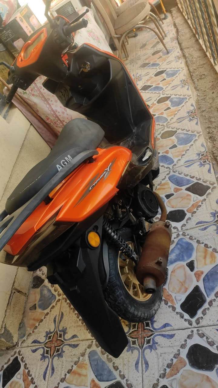 السلام عليكم سكنس للبيع نضيفه جدا محرك ما مفتوح كهربائيات كلها شغاله دبلات جدد سعرها 350 وبيها مجال للاستفسار *********** مكاني البصره ابو الخصيب
