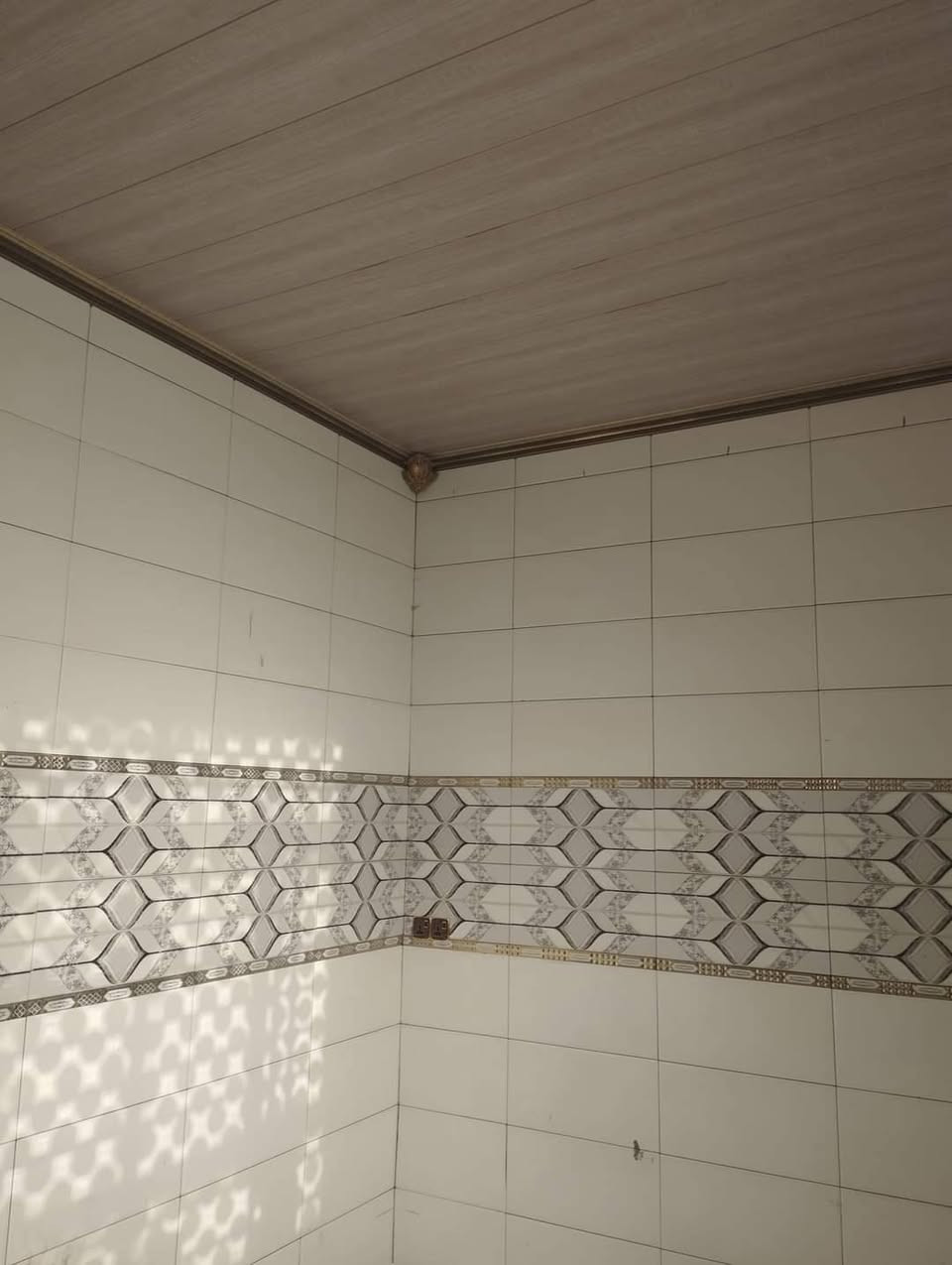 دار للبيع مساحه 170متر طابقين فارغ جاهز للسكن بناء حديث درجه اولى طابو زراعي سند 25 ثلاث غرف نوم صحيات عدد 3 استقبال كلدور مطبخ موقع نهاية شارع الحسينيه بجهه الثانيه شارع لحوم سفينة النجاةا تفاصيل ***********
***********
