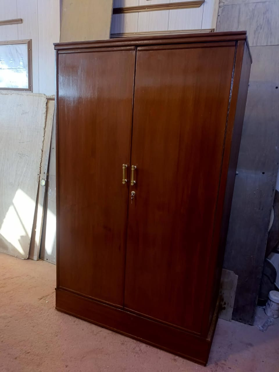 كناتير عدد ٣ وبوفيه تسكام جديد سعر مناسب مكان حله ابو غرق شراي يتصل على رقم  *********** اني مكلفه لاسعار مو يمي شراي تصل راسل واتساب
