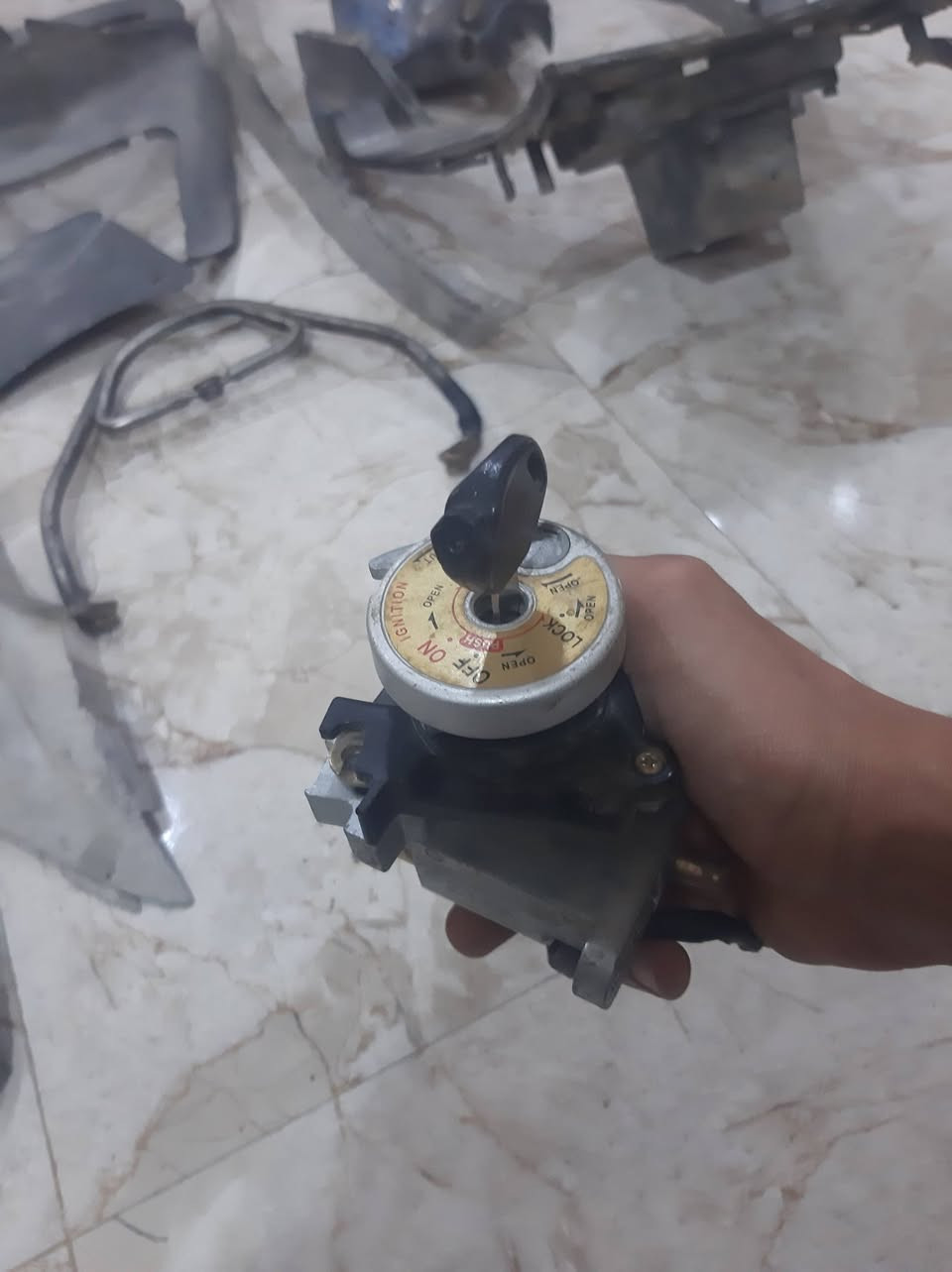 غراض ماكس منغولي 
سلام عليكم 
كاعية ملحة ب 15
قبق باتري 3 
قبق كور املح 5 
كفر سبعة ب 10 
ترايش 10 
دشبول وعداد وبدالات شرط شغل 20
سبايدرات ثنين الواحد ب 10 
ويل بلادي خلفي مكفول من عواج ب 10 
جوزة ب 5
بنزات كلج خلفي رياضي ب 10
كلج امامي رياضي ب15 
سبرنك كوسو اصلي ب5
اسعار قفل لا تكول طيحلي 
عنوان حي اور شارع 30


**إذا كنت صاحب هذا الإعلان وتريد حذفه لأي سبب، رجاءا أرسل رسالة إلى الدعم الفني**