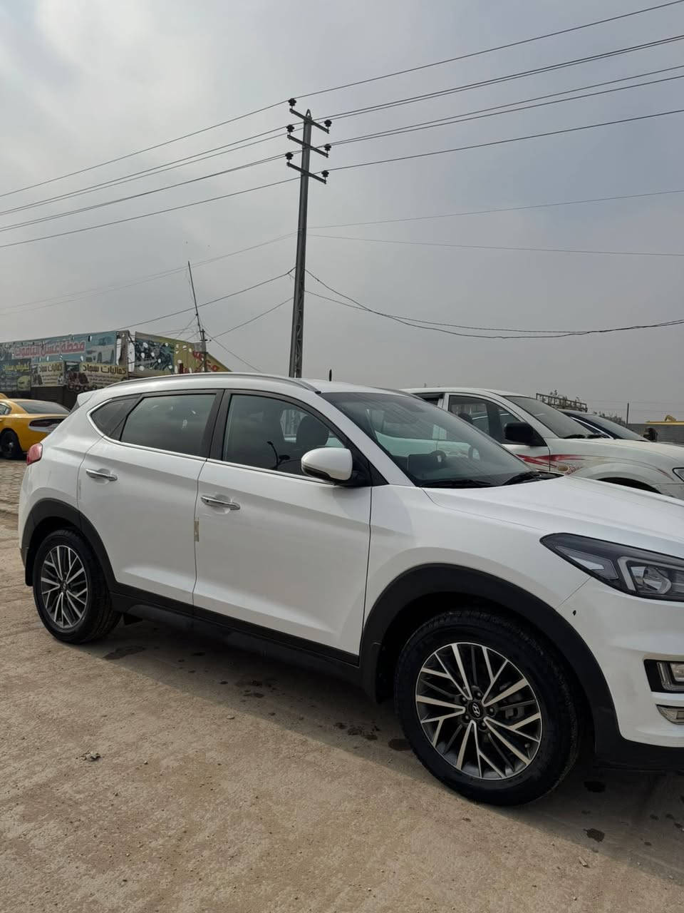 السلام عليكم توسان مديل 20كفاله عامه بسمي شرط التحويل ثاني يوم كفاله حتي من البارد  فقط  رصعه بل جنطه رايدها 213وبيها مجال للشراي    رقم الجديد قادسيه مكانها ديوانيه شراي يتصل رقمي *********** ماشيه 61حقيقي
