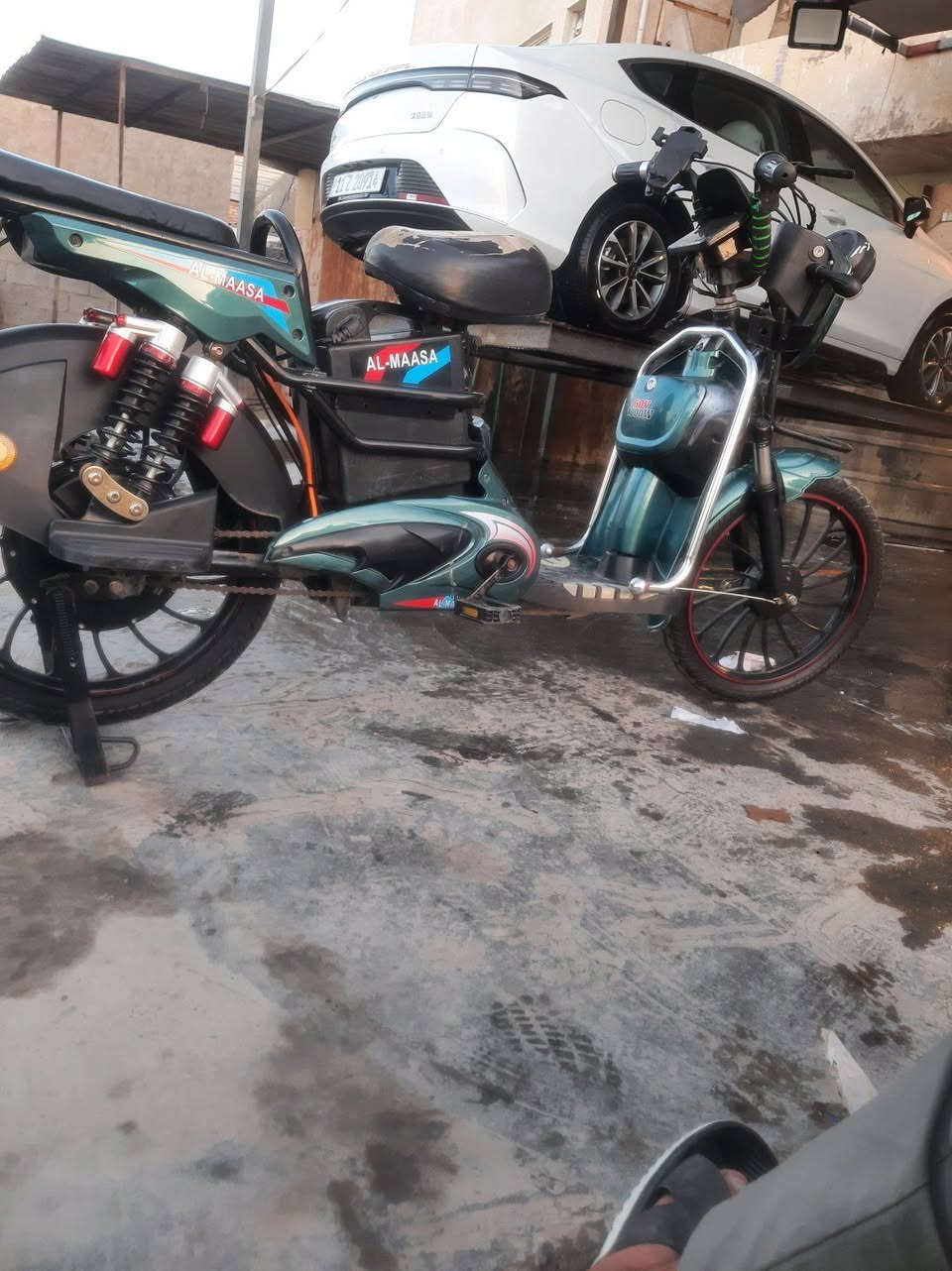 سلاك عليكم دراجة شحن نضيفة تخبل مابية نقص موديل 2023 باتريات جديدة  مكاني الشعب رقم ***********
