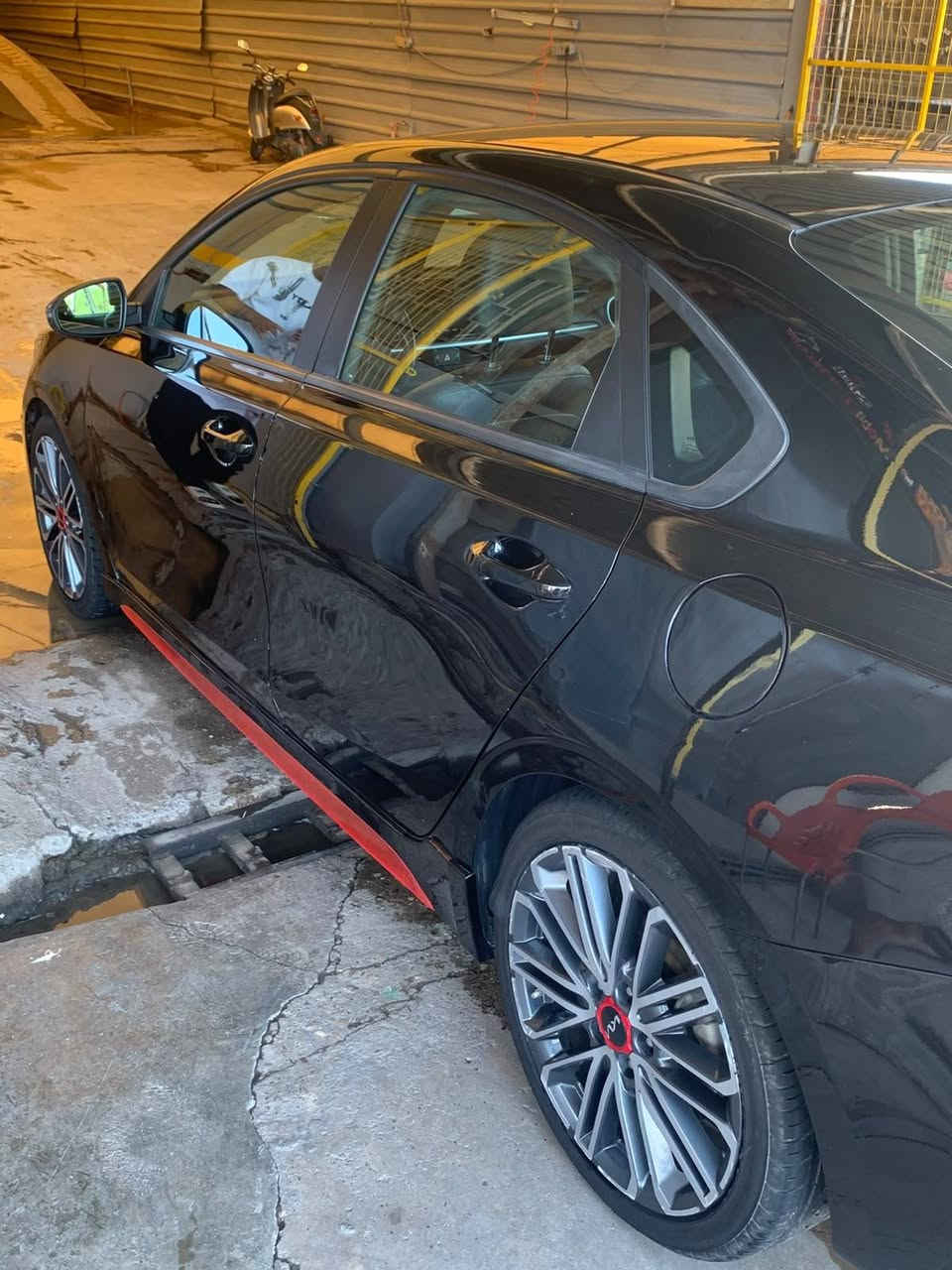 السلام عليكم
للبيع 
فورتي 2022
وارد امريكي 
GT turbo 
1600 
مواصفات ال جيتي 
فول عده الفتحه
تشغيل عن بعد
شفتات ستيرن
بصمه تشغيل
بصمه ابواب
تبريد بيانو 
رادار امامي
رادار خلفي 
رادار جانبي 
قطعتين تبريد 
صور الحادث والسونار مرفقه
تبديل قطعتين نفس اللون 
رقم بغداد الدولي 
مكان السياره بغداد الجديده 
السعر 127 وبيها مجال قليل
***********

