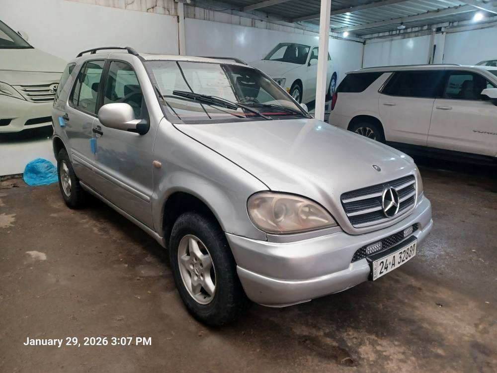 مارسيدس Lm موديل 2000 
مەکینە v6 رةنكى سلفةر
تايةى تازةية سةنةوي و رةقةمى تازةية بة شةرتى كيرو مةكينةو تبريد و تحويل و غرامة وةكالة 
سعر  62  معامةلة
*********** السليمانية, العراق
