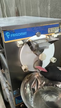 ​🍦 للبيع: ماكينة آيس كريم Frigomat T5 إيطالية 🇮🇹 فريجومات الأصلية. ​ال...