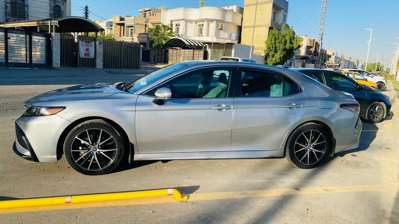 تيوتا كامري موديل (2024)SE بلاس
( المواصفات  )

لون السياره (سلفر)

شاشة كبيرة

نضام car play + AUTO ANDROIOD

نضام خرائط وانترنيت 

نضام ABS

كاميرا دوارة

اوتو هولد 

كشن كهرباء 

منافذ شحن 

شفتات استيرن 

اشاير بالمري الجانبيه 

كشنات جلد 

تحديد مسار

نضام مانع تصادم 

رادار امامي 

لايتات زنون عدسات عالي وناصي 

جي بي اس 

نضام نورمان ايكو وسبورت 

نضام مانع انزلاق   

محرك 2500 هايبرد  مكفول هو والكير

(ملاحظة) ضرر السياره تبديل  جنطه وبارد باب امامي 

السعر 210$ وبيها مجال للشراي يتصل ويدلل

*********** مكاني بغداد

