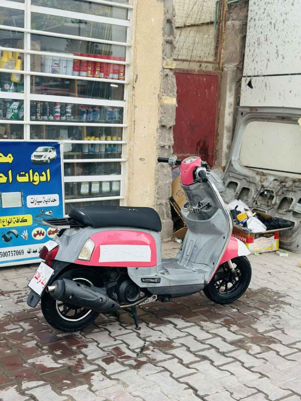 السلام عليكم شباب قررنه نبيع هاذه البطل بيها تزويد خير من الله وكله بلادي اجت هجي علا حطتها
وكدام عينكم التزويد البيها داخل رصاصي لون مميز محركها 55 بلاد برغي ما ملعوب بيها دراجه مكفوله من التير لتير سعرها 1200 قفل قفل الموشراي لا يتخلي رجائن هاذه رقمي ***********
