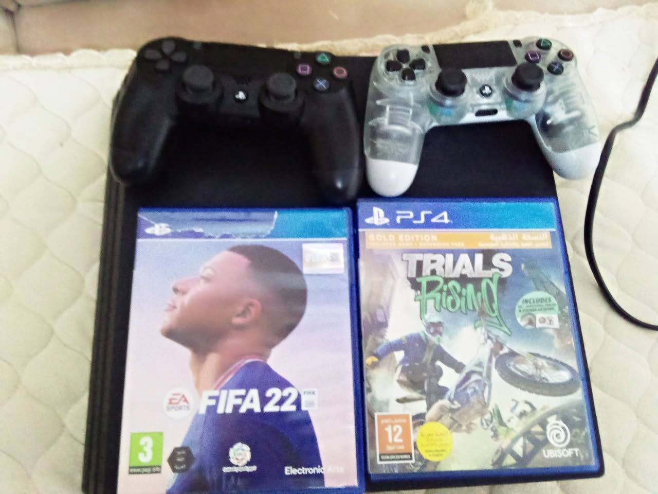 سلام عليكم 
بلي4 برو للبيع اونلاين لوك ممفتو ولا مصلح 
ويا جوستكات عدد2 إصليات +اقراص عدد 2 + كيبل شحن وكيبل الاجدي وكيبل التشغيل 
السعر 400 الف وبيه مجال للشراي 
مكاني بغداد مدينه الصدر قطاع 17
للتواصل ***********
