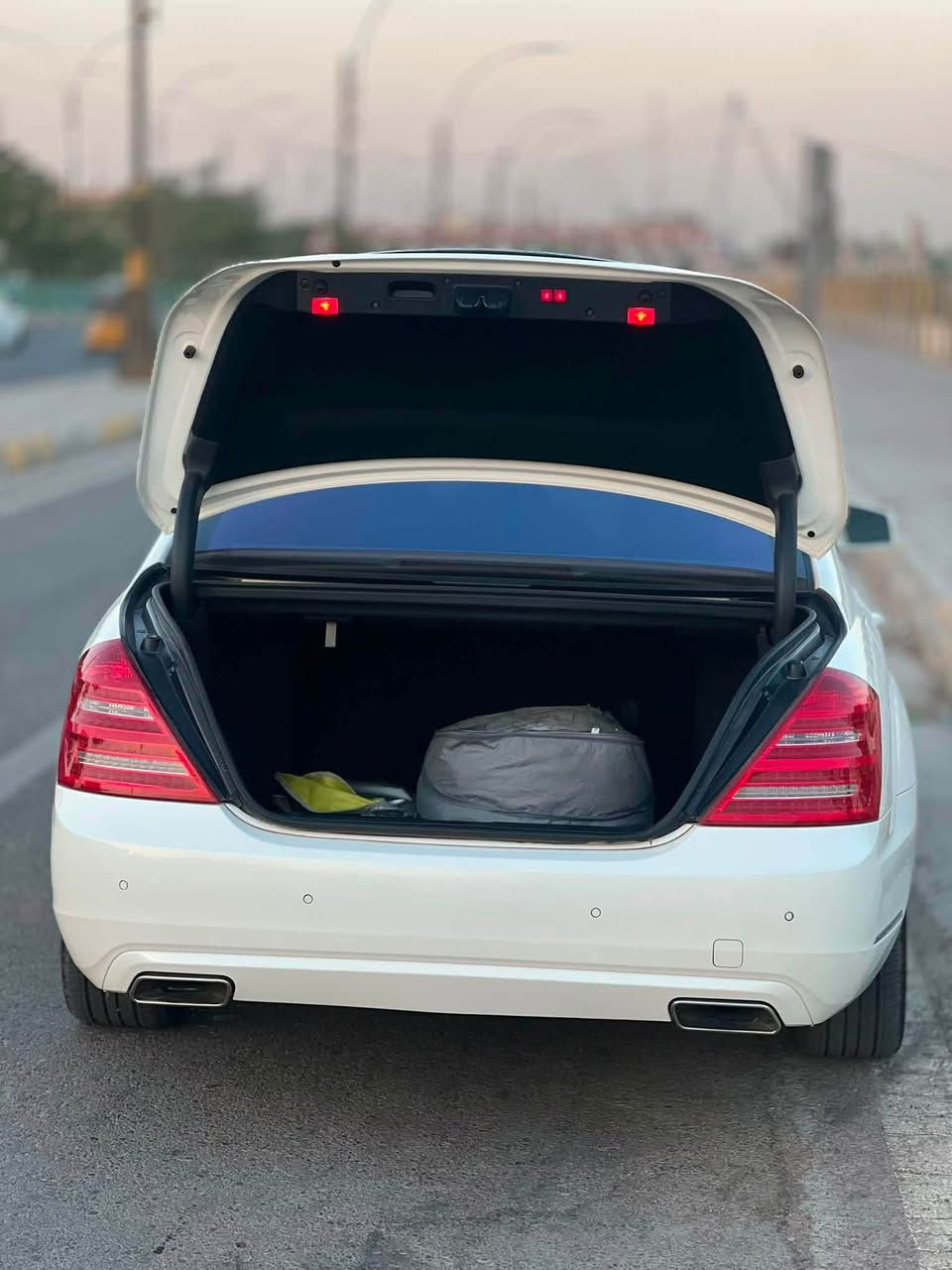 مارسدس / S 550 لارج باب طويل
موديل 2010 تكمه وسنويه / فول فول مواصفات 

🟩 السعر  اتصل او دز رساله وشلع عيوني 

ماشيه (150 ألف)
لون أبيض 
تخم تاير جديد قبل سبوع شادهن
(السياره رقم ربغداد دولي بسمي سنويه 2031 وهزه جديد)
شرط التحويل 
... مواصفات السياره ...
محرك 8 سلندر المرغوب حجم 550
بنزين
كير أوتو تعليك
بانوراما
جكات
ناضور ليلي
بصمه
أبواب شفط
جنطه شفط
ثلاجه بالجكمجه
سايد بريك بصمة تلفون ماوس
5 بردات كهرباء ستيرن كهرباء
تبريد ديوولت
مقاعد كهرباء + تدفئة تبريد ومساج 
داخل عسلي بلاد مطعم بالصاج
لايتات زنون داينمك
مري شفط وقلاب + أشاير
زراك لايت
جام بولرايز حته الاماميه
مري عاكسة بچم لد بك لايت لد 
ماوس 3 وضعيات قيادة
خزن ميموري
سستم سماعات هارمن كاردون جي بي اس
حساسات امامي خلفية رادار مثبت سرعة
3 قطع تبريدانارة الداخل والدشبول متغير 
شاشة متحركة
(وبعد بيها هواي مواصفات)
السياره كفاله من البارد والصبغ والتبديل 
صفر مسج
السياره كل كتلوكات الشركه والأرضيات البلاديه، 
وشرط كشرها مال 2020
والسياره كامله ولكمال لله وشرط ترايهه من زاخو للفاو ، 
وبالعافيه ع الياخذها .. متتقارن بالمتعوب 
مكان السياره بغداد وكربلاء /
رقم صاحب سيارة***********
