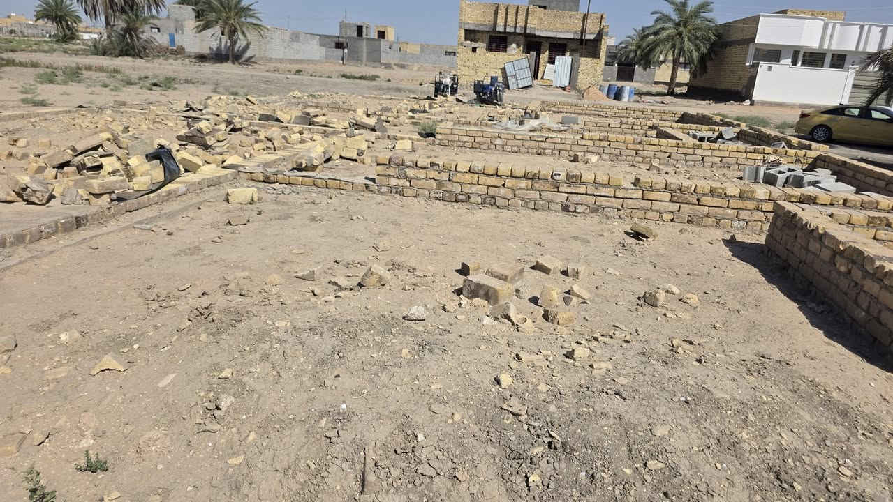 السلام عليكم
ع بركه الله بتلو زراعي تحويل باسم المشتري بالتسجيل العقاري مساحه ٢٤٠م موقع بحي علي فاضل قرب حي علي غازي متوفر كافه الخدمات كهرباء وماء اساله ومولد اهلي 
قرب شارع العام 
الاتصال 
***********
***********
