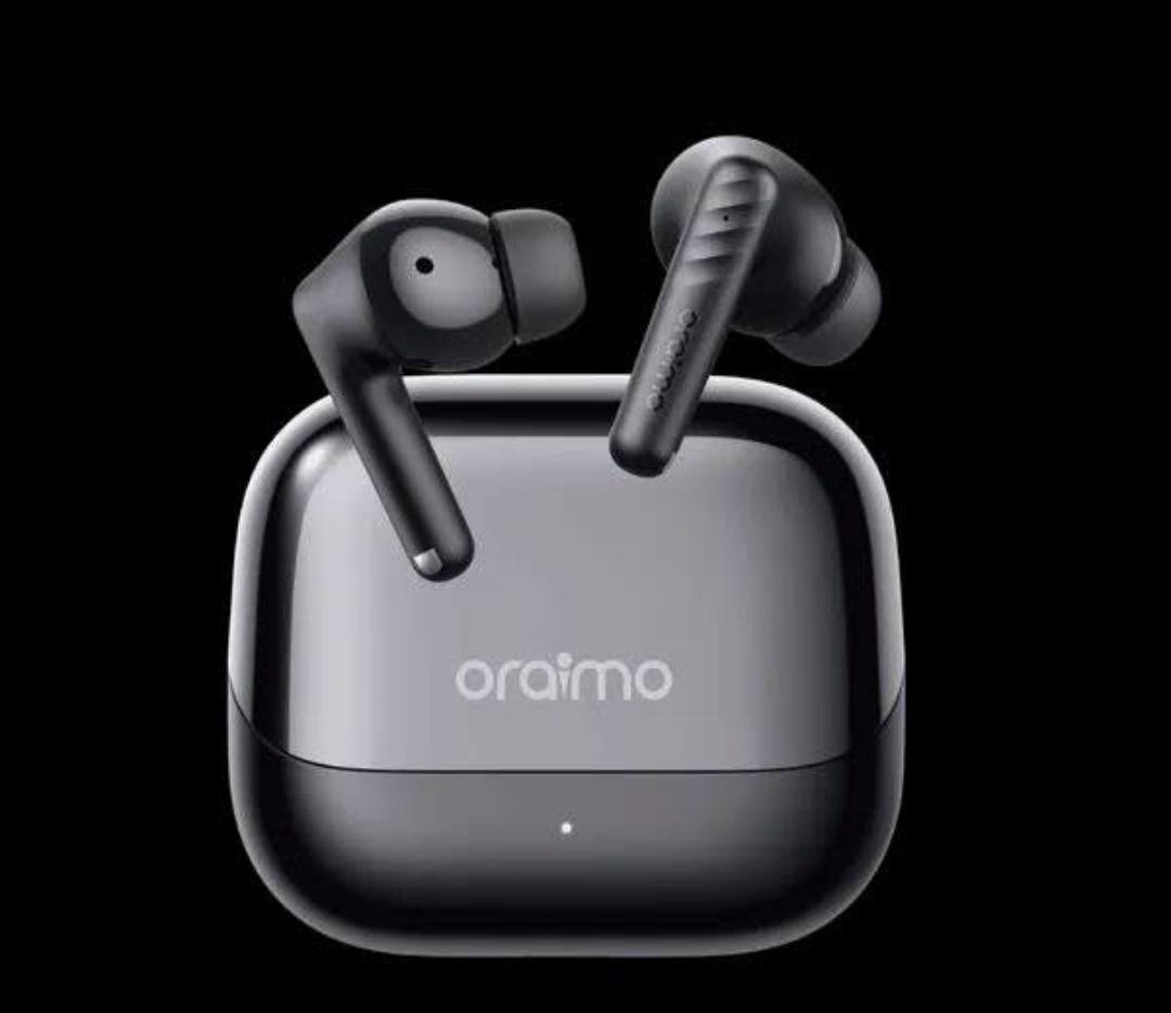 Oraimo SpaceBuds Neo
إلغاء الضوضاء النشطة (ANC) توفر السماعات بيئة استماع هادئة من خلال تقنية إلغاء الضوضاء النشطة.

تعمل على :)Sound360 Spatial Audio( الصوت المكاني توسيع مجال الصوت لتوفير تجربة استماع غامرة، وهي ميزة يمكن تفعيلها عبر تطبيق Oraimo Sound.

عمر البطارية الطويل توفر السماعات ما يصل إلى 5 ساعات من وقت التشغيل بشحنة واحدة مع إيقاف ANC) وما يصل إلى 30 ساعة إجمالاً مع علبة الشحن مع تشغيل ANC، يصل وقت التشغيل إلى 4 ساعات في السماعات و 24 ساعة إجمالاً مع العلبة.

جودة المكالمات مزودة بميكروفونين مدمجين لتقليل الضوضاء وخوارزمية الذكاء الاصطناعي لضمان مكالمات واضحة في أي مكان.

وضع الألعاب بزمن انتقال منخفض توفر مزامنة فورية للصوت والفيديو لتجربة ألعاب سلسة.

مقاومة الماء: حاصلة على تصنيف IPX4 لمقاومة العرق ورذاذ الماء، مما يجعلها مناسبة للتمرينات الرياضية والاستخدام في الأجواء الممطرة قليلاً.

الاتصال السريع بفضل مستشعر Hall المدمج وتقنية Bluetooth 5.4، تتصل السماعات بجهازك على الفور عند فتح الغطاء.

ضمان لمدة سنة من عين الفهد


**إذا كنت صاحب هذا الإعلان وتريد حذفه لأي سبب، رجاءا أرسل رسالة إلى الدعم الفني**