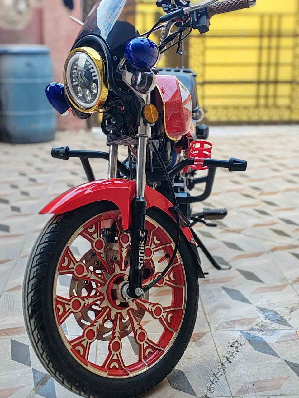 دراجه سولنك ان ماكس 2025 دراجه نضيفه ارزن من السافان والتايكر ومحركها 200cc حالها حال الدايوان سعرها950 مكاني مسيب سده
رقمي***********
