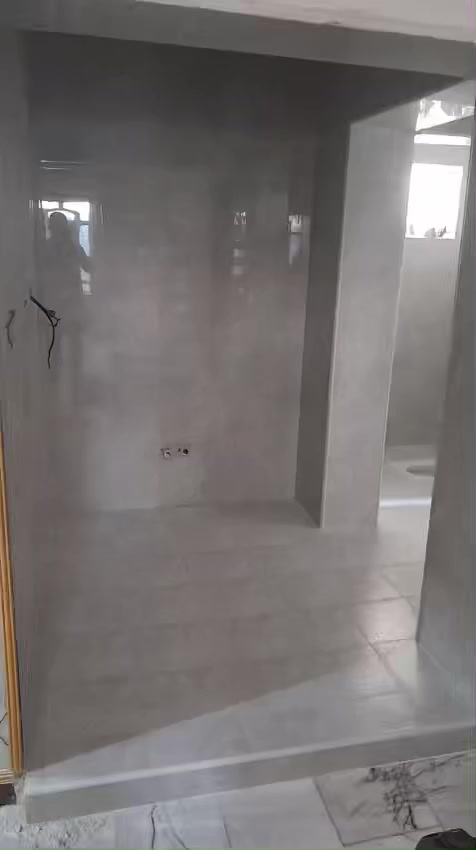 السلام عليكم اخواتنا الاعزاء موجود كادر مصري كامل خلفه سيراميك وكاشي ومرمر دقه في التنفيذ والاتزام تام بالمواعيد مقيم بالحله تحياتنا للجميع   
***********
