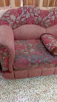 السلام وعليكم  هاذ طخم ديون من الخشب الزين 7 امتار  سعر 175 قفل المجمد...