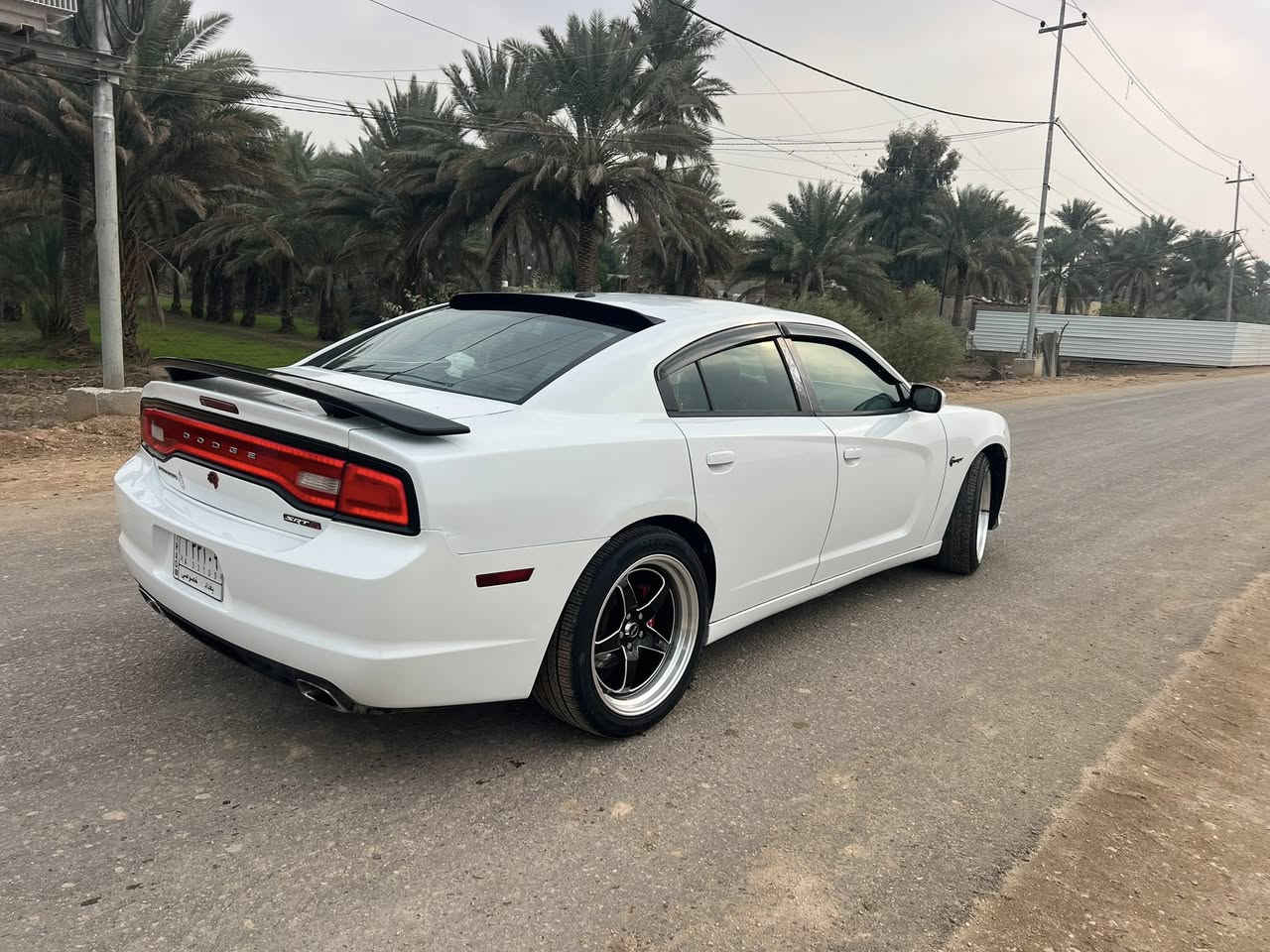 السلام عليكم جارجر للبيع موديل 2014 مكينة 3600 كير طيارة محرك وكير كفالة تخم ويل زائد تخم تاير جديد السيارة بيها 3 قطع صبغ  رقم بغداد مكاني كربلاء طويريج السعر 158 وبيها مجال بسيط ***********
