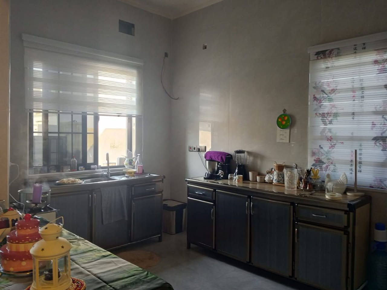 السلام عليكم ورحمة الله وبركاته يوجد بيت كامل مواصفات فول الموقع بستان الشيوخ المساحه ٢٤٠ متر وبسعر ٧٠ مليون وبي مجال شي قليل بيع مستعجل الاستفسار الاتصال على الرقم *********** او مراسله خاص
