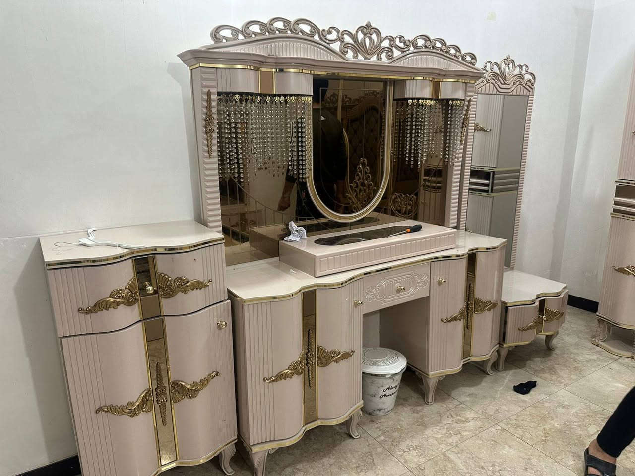 غرفة مستعملة وحلوة ونصيفة 10 قطع سارعو بالحجز *********** السعر  مليون و125الف وبيه مجال بسيط
