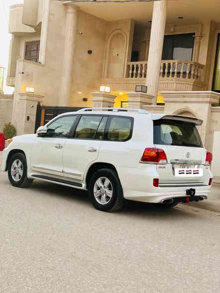 السلام عليكم لاندكروز موديل 2015مكفوله كفاله عامه ماشيه 100رقم بغداد باسمي أربع كامرات حساسات  شاشات مري قلاب بعد بيها هواي مواصفات السعر 
430وبيها مجال 
***********
