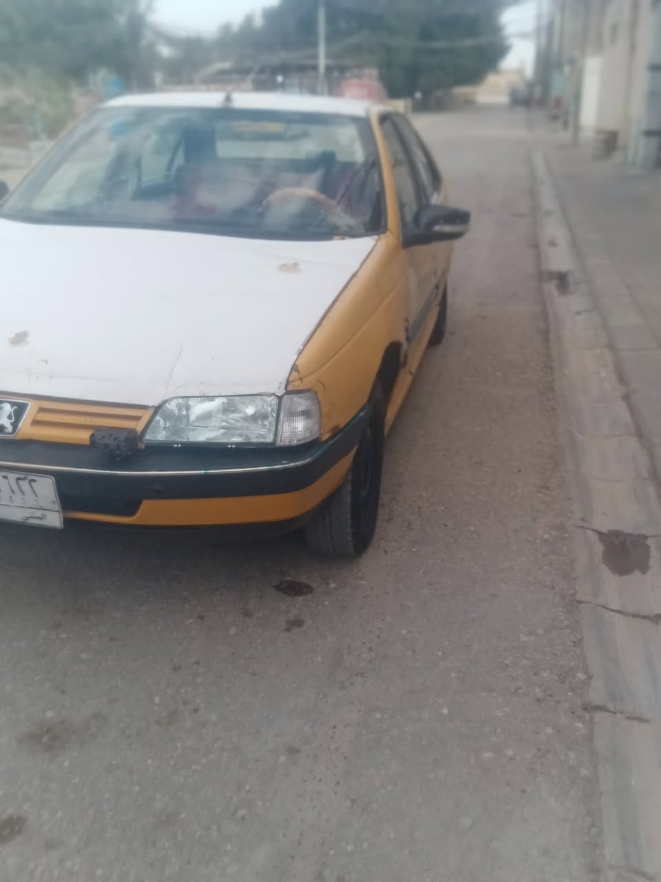 السلام عليكم سياره بيجو 405 لبيع 2010 مكاني النجف سعره 15 وبيه مجال مكينه وكير جدد رقم تلفوني ***********
