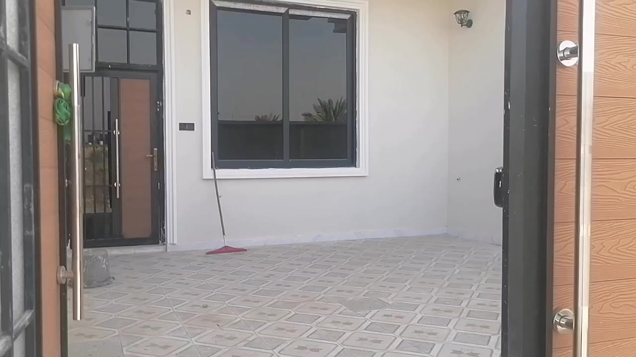 دار للبيع ٢٠٠ متر
واجهه ١٠ متر نزال ٢٠ متر 
طابو زراعي 
طابقين
هول 
صاله
٤ غرف نوم (غرفتين جوه و غرفتين فوك) 
صحيات ٣ ( واحد خارجي و ٢ داخلي واحد فوك و واحد جوه) 
مطبخ 
خدمات تبليط عرضه ١٠ متر كهرباء ثري فيز مي اساله
حي سكني هادئ وقريب عن مركز المدينه 

للاستفسار الاتصال على الارقام التاليه 

*********** 

العنوان : 
بابل / حله ورديه قرب سيد موسى عليه السلام
