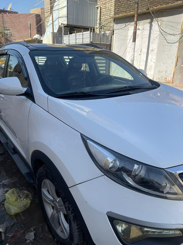 بيع سريع 

سبورتج 2011 خليجي فول 
2400 
بانوراما
ماشية 200 الف 
بيها صبغ جاملغ و كصة البنيد 
رقم سليمانية بسمنا شرط التحويل 

120$ و بيها مجال قليل 
***********
