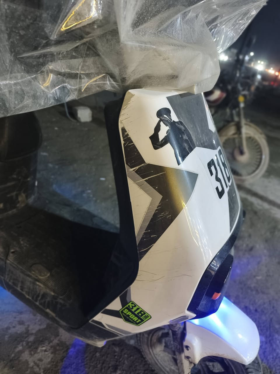 سلام عليكم
ماطور شحن ٣١٨ للبيع 
بس تاير كدام تعبان أو. فلنج مال بريك الوره تبديل الصور كدامكم 
السعر ٦٠٠ 
عنوان موصل كوكجلي
الرقم وتساب موجود راسلني ***********
