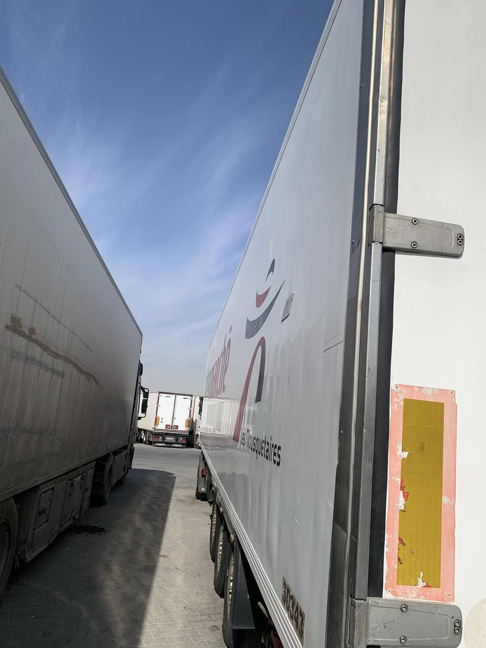 السلام عليكم للبيع براد لمبرت 2006 سمك 7 ارتفاع استندر جهاز سيمكس غاز 134 شرط تنزيل داخل سل ستيل مجموعه ساف دسك ع البره مطبخ وثلاجه صناديك. شاصي كامل بلادي فصخ وربط سليمانيه سعر 130 
هـ ***********
