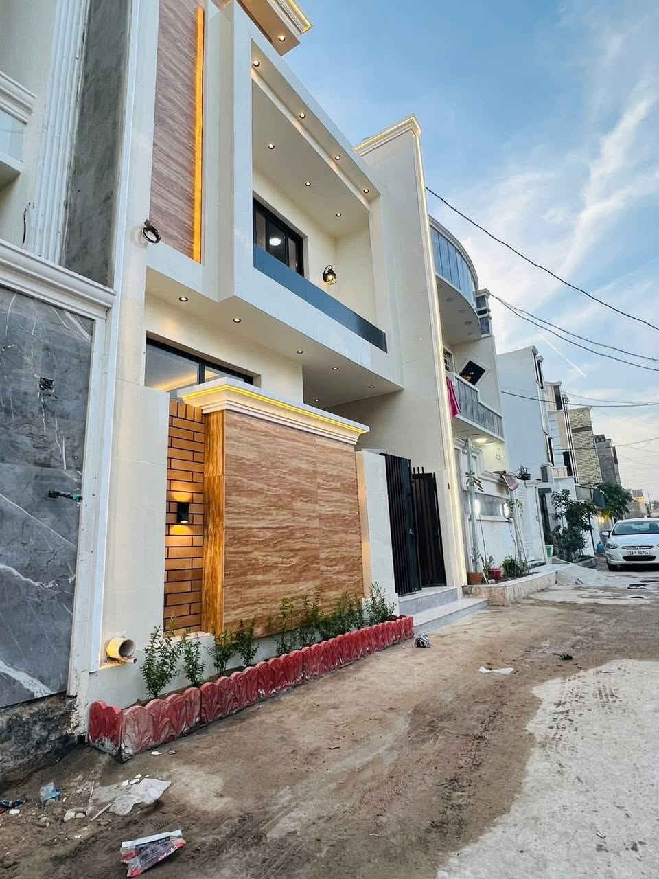 - السَلام ؏ـليڪُم ،
- بيت للبيع مساحة100 متر  طابقين
- (3 غرف نوم _صحيات عدد 2 _ مطبخ  _صالة _استقبال )

- الموقع : بغداد _ الدورة _ البعيثة  مجمع السلطان الثاني  فرع 17
- خدمات كاملة بالمنطقة
- ( كهرباء _ماء_تبليط_مدارس _ سوق)
- ☎️ للأستفسار التواصل  ع الخاص او واتساب 
***********
