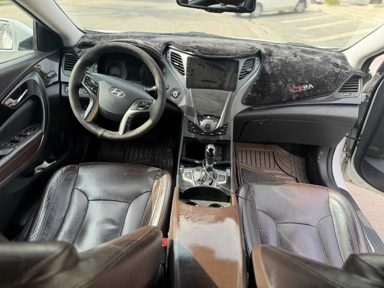 السلام عليكم
ازيرا 2014 خليجي مكفوله حته الدعاميات
فول مواصفات داخل قرميدي 
محرك 3500 ماشيه 131 كم سياره جاهزه
العنوان بغداد السيديه
السعر 138$
للاستفسار ***********
