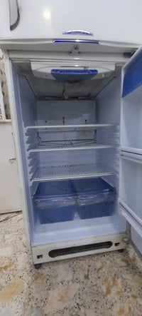 ثلاجه كونكورد حجم ٢٠لبيع شغاله وعلى الفحص السعر ١٥٠ وبيه مجال التصال ع...