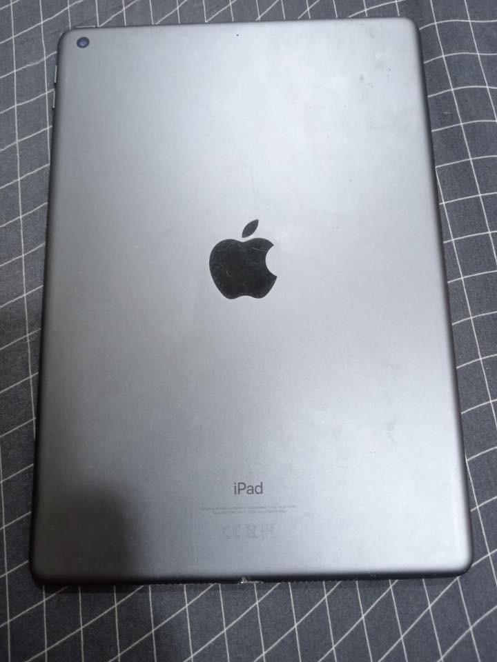 أيباد 9 مبدل شاشه ملحقات كارتونه فقط  ذاكره 64  السعر 170وبي مجال قليل  ***********
