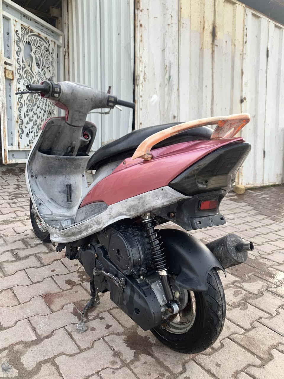 سلام عليكم ماكس منغولي  الدرجه شلعه ومعدل الدراجه حلوه وبلاديه يردلها تريب نقصها باتري وكلابوات اماميه  كدام عيونكم  السعر 375 وبيها شي بسيط حق الجيه فقط العنوان بغداد الحسينية مل رشديه رقمي *********** ما متواجد بس رقم شراي اتصل
