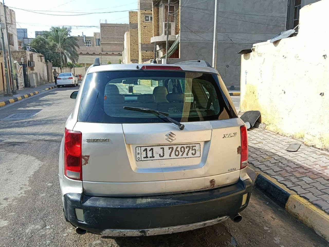 ساسوكي xl7 للبيع او مرواس حسب القناعه
مكينه 6 سلندر كير جديد تبريد 3 قطع ثلج تدفئه شغاله تحكم استيرن لايت زنون منضومه غاز بيها سياره حلوه رقم بغداد انكليزي دواخل جديده تخم تاير باتري جديد بيها خربطه صار يومين 
مكان السيارة كوت مركز المدينه
رقم الهاتف :  ***********
