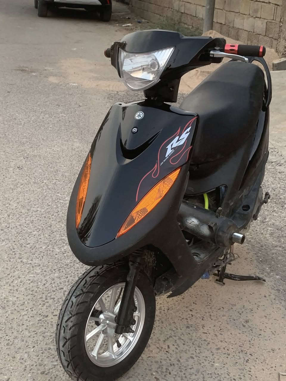 سلام  عليك دراجه ماكس عدلا مفتوح بس بستم   شغالا الدراجه وزينه بل مشي وشاير وبكليت وسلف وكفرات جدد السعر خاص البصره ابو الخصيب الرقم***********
