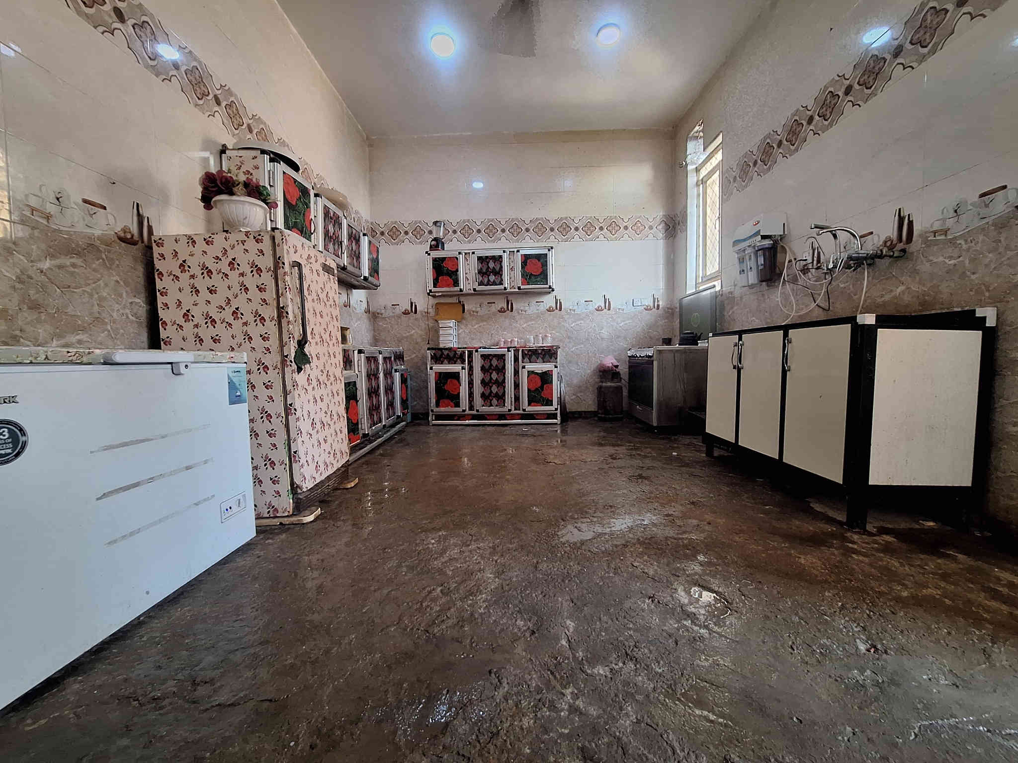 اسعد الله اوقاتكم بكل خير أحبتي
يتوفر دار سكن للبيع 

المساحه لكليه "200 متر 

سند ٢٥ 

استقبال 
غرفه
صاله
مطبخ 
 صحيات 

البيت نقص ارضيه والبخ وبيتونه

بناء  2023

العنوان بابل ابي غرق مقابيل الطاقه الكهربائيه بشارع الوسفيه 
السعر  57 مليون بي مجال شراي 

للاستفسار لاتصال على ***********
جميع الخدمات ماي كهرباء
