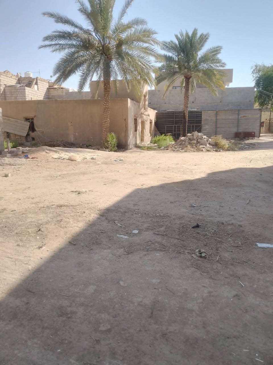 سلام عليكم قطعه للبيع زراعي 25 المساحه 100متر قرب حي لامامين باقي التفاصيل الاتصال على الرقم ***********
