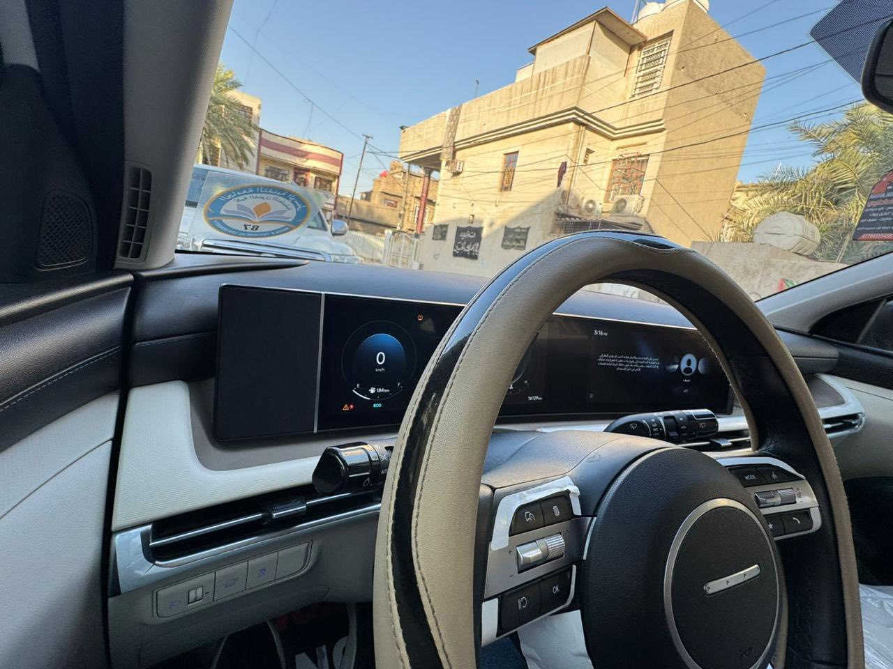 السلام عليكم 
للبيع توسان 2025 ويل 19 ضمان الاولى 
(تو كلر لونين)
‏‎كفالة عامة
‏‎ماشية 26
جنطة كهرباء 
شاشة متصلة 
محرك 2000
مرقم بغداد كامل بأسمي
السعر/ 225
***********
 العنوان : بغداد
