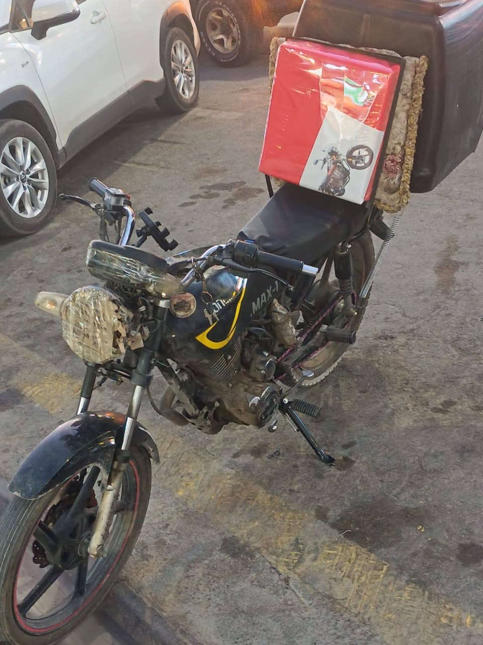 سونيك ماكس موديل 24 مكينه مقفوله فقط الجبنه مال جير تنقط دهن دراجه شوفه عيونكم بيها نواقص اللي ياخذها هو يرتبها كعكه ما صارن صداقه 400 وبيها مجال لشراء ينتصر او واتساب ***********
